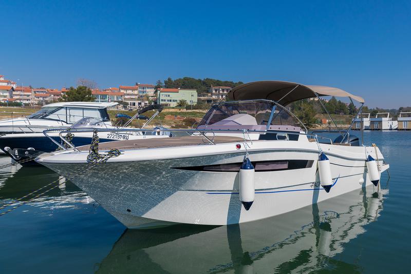 Book yachts online - motorboat - Pacific Craft 750 Sun Cruiser - no name - rent