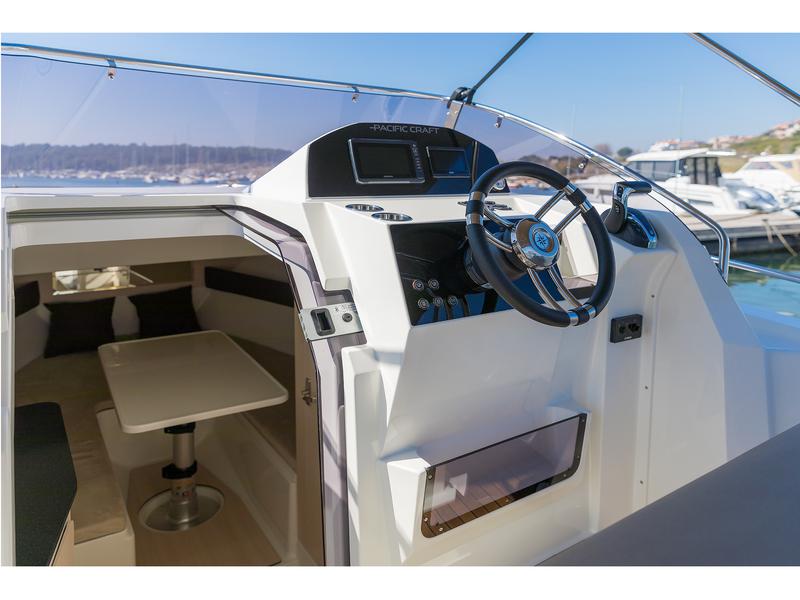 Book yachts online - motorboat - Pacific Craft 750 Sun Cruiser - no name - rent