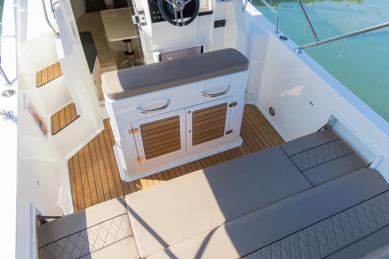 Book yachts online - motorboat - Pacific Craft 750 Sun Cruiser - no name - rent