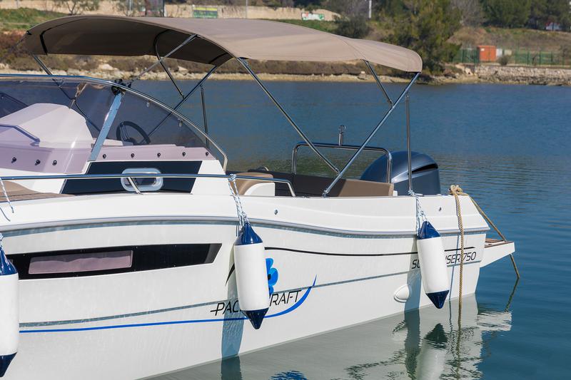 Book yachts online - motorboat - Pacific Craft 750 Sun Cruiser - no name - rent
