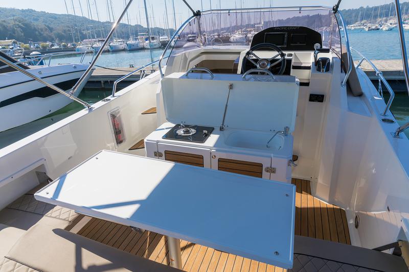 Book yachts online - motorboat - Pacific Craft 750 Sun Cruiser - no name - rent