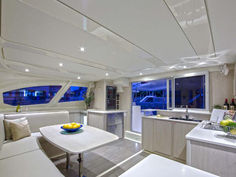 Book yachts online - catamaran - Leopard 44 - SHANGRI-LA - rent
