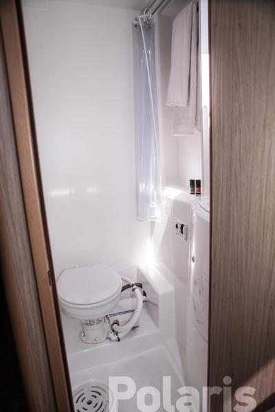 Book yachts online - catamaran - Lagoon 400 S2 A/C &amp; GEN - Vicky - rent