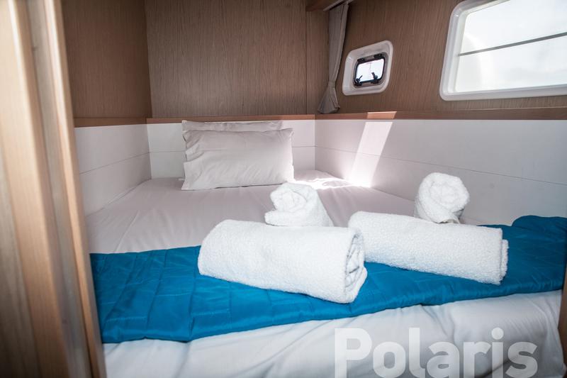 Book yachts online - catamaran - Lagoon 400 S2 A/C &amp; GEN - Vicky - rent