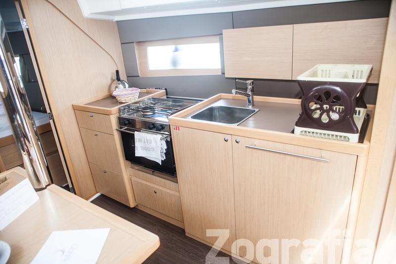 Book yachts online - sailboat - Oceanis 38 - Zografia - rent