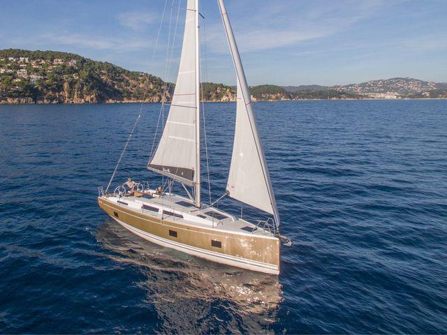 Book yachts online - sailboat - Hanse 418 - LEGATO - rent