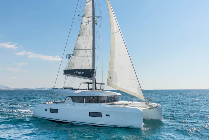 Book yachts online - catamaran - Lagoon 42 A/C &amp; GEN - WM - White Waves - rent