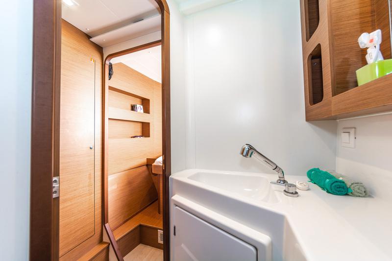 Book yachts online - catamaran - Lagoon 42 A/C &amp; GEN. - MAROU - rent