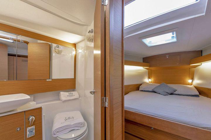 Book yachts online - sailboat - Dufour 430 - OCEAN WHISPER - rent