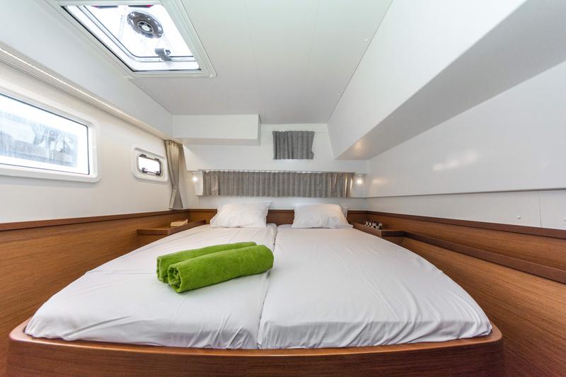 Book yachts online - catamaran - Lagoon 42 A/C &amp; GEN. - WIND WHISPER  - rent