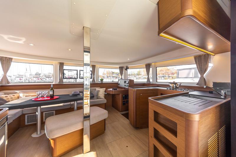 Book yachts online - catamaran - Lagoon 42 A/C &amp; GEN. - FANTASEA - rent