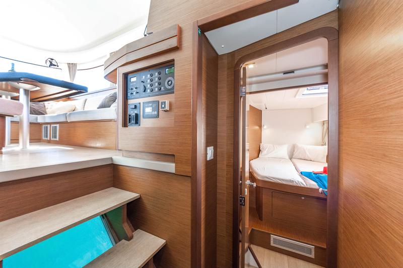 Book yachts online - catamaran - Lagoon 42 A/C &amp; GEN &amp; WM - AMICI - rent