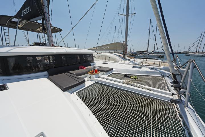 Book yachts online - catamaran - Lagoon 46 A/C &amp; GEN &amp; WM - LUCKY DRAGON - rent