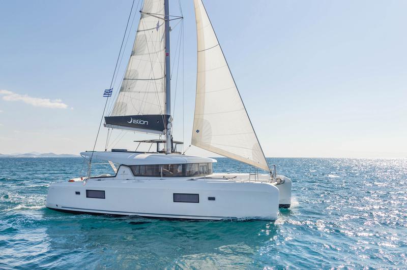 Book yachts online - catamaran - Lagoon 42 A/C &amp; GEN. - PLOUS - rent