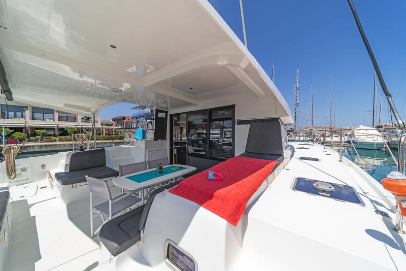 Book yachts online - catamaran - Lagoon 42 A/C &amp; GEN - PULSAR - rent