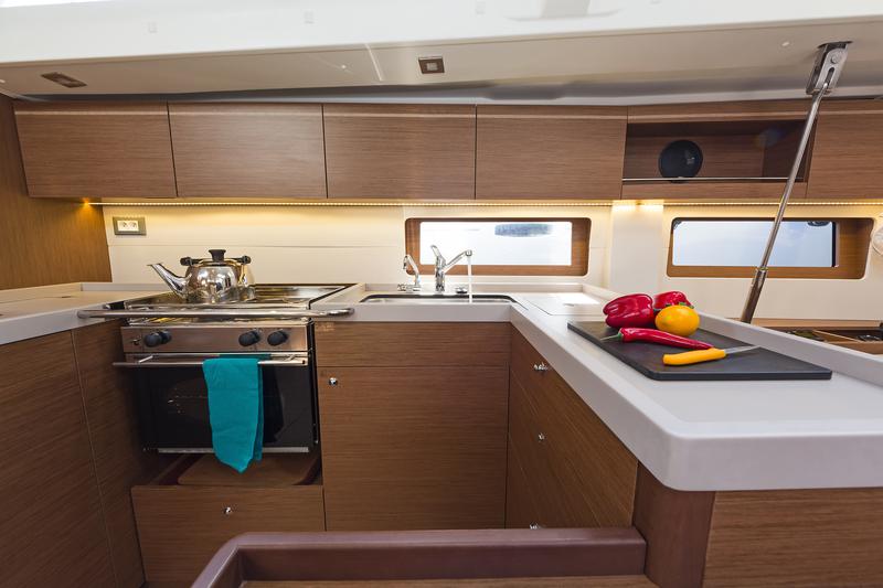 Book yachts online - sailboat - Oceanis 51.1 (5+1 cab) A/C &amp; GEN - BABAKITA - rent