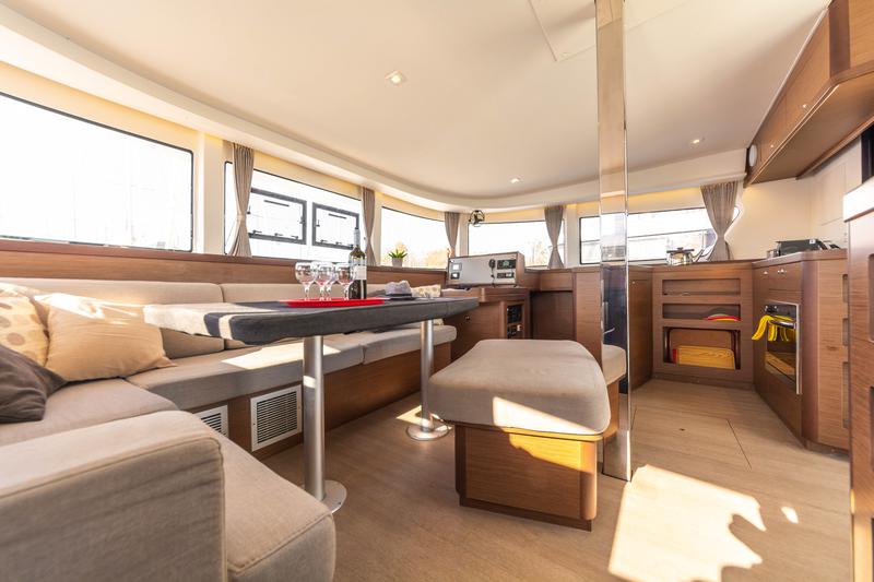 Book yachts online - catamaran - Lagoon 42 A/C &amp; GEN. - NIRIIS - rent