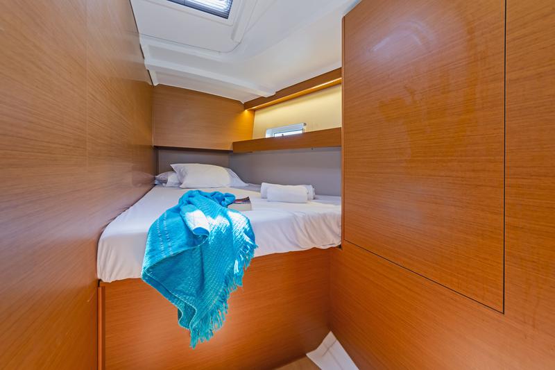 Book yachts online - sailboat - Sun Odyssey 490 - CAPTAIN GEORGE - rent