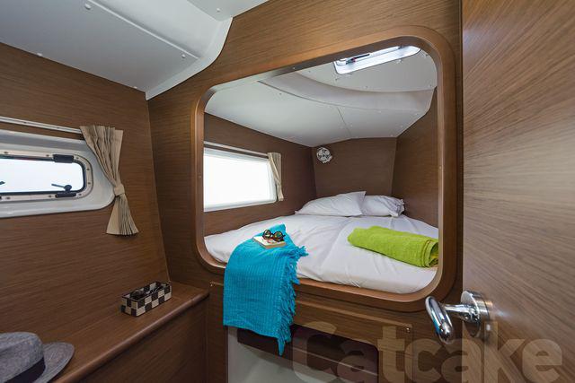 Book yachts online - catamaran - Lagoon 380 S2 - Catcake - rent