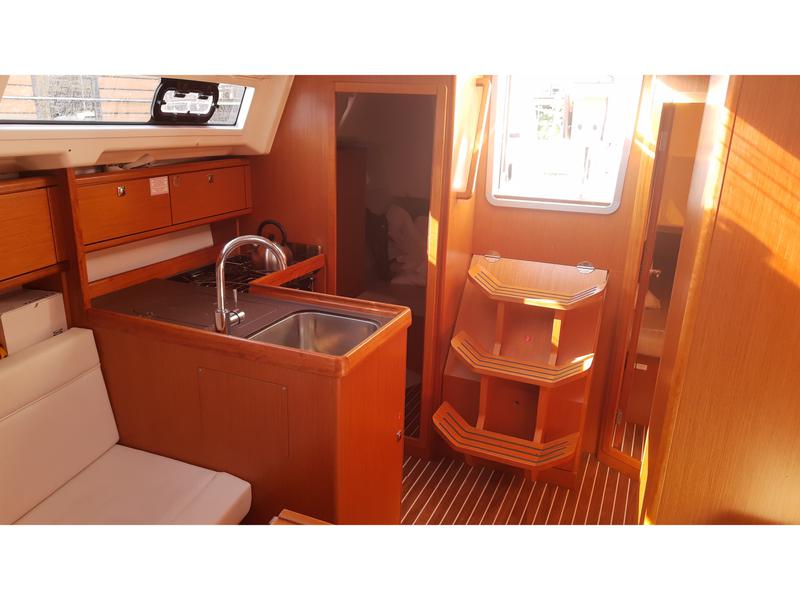 Book yachts online - sailboat - Bavaria Cruiser 34-3 - So What - rent