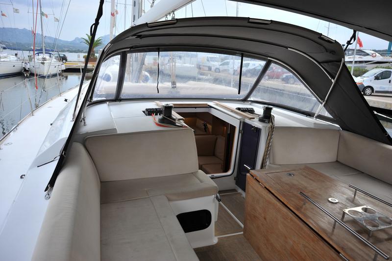 Book yachts online - sailboat - Dufour 520 GL - Greenleaf - rent