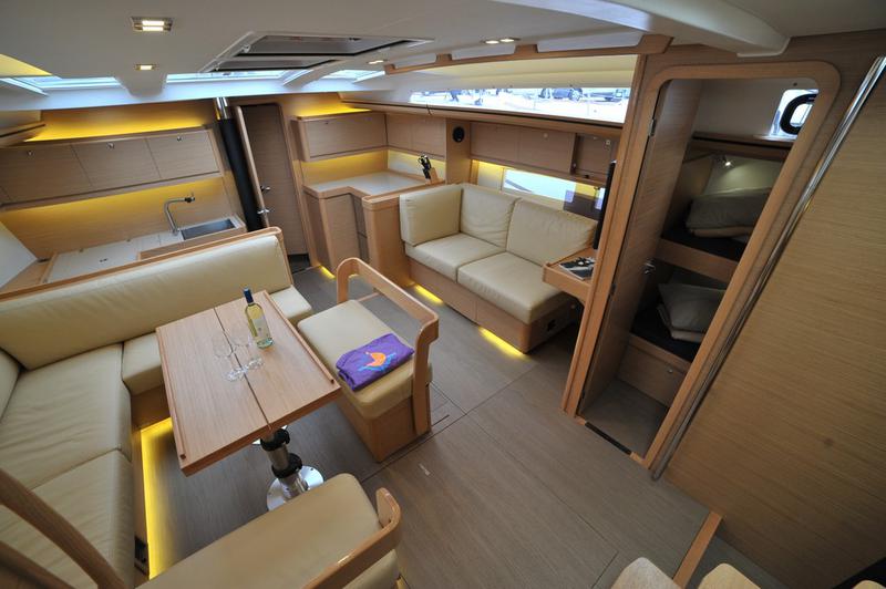 Book yachts online - sailboat - Dufour 520 GL - Greenleaf - rent