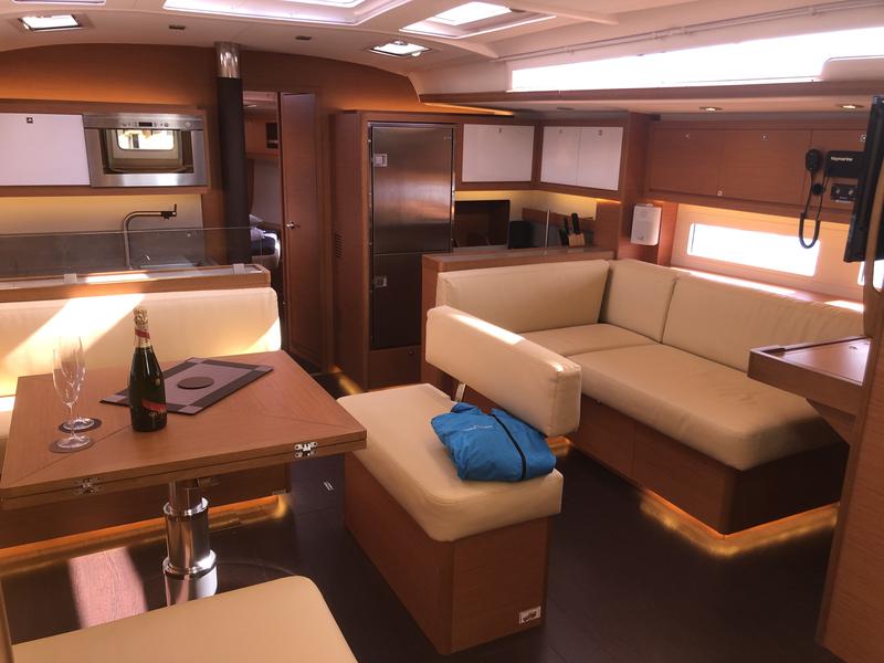 Book yachts online - sailboat - Dufour 530 Owner's version - Gringott - rent