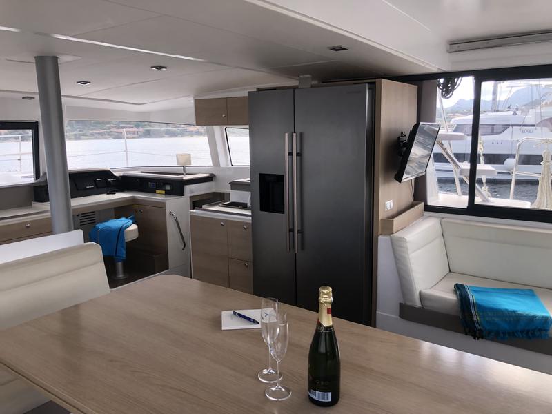 Book yachts online - catamaran - Bali 4.3 - Hogwarts - rent