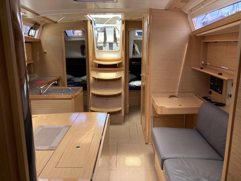 Book yachts online - sailboat - Dufour 390 Grand Large - Molesta - rent