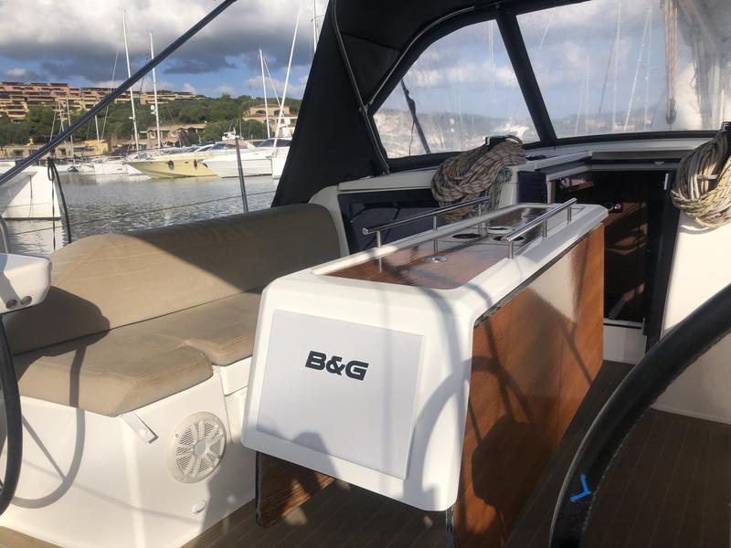 Book yachts online - sailboat - Dufour 390 Grand Large - Molesta - rent
