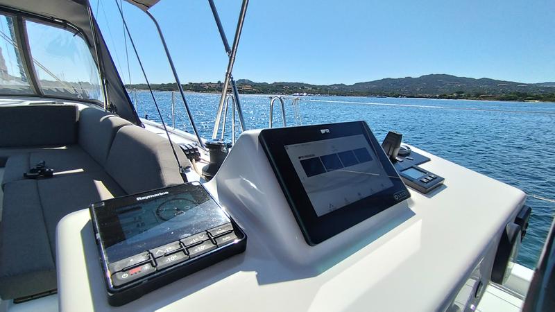 Book yachts online - sailboat - Dufour 530 Owner's Version - Asperula - rent
