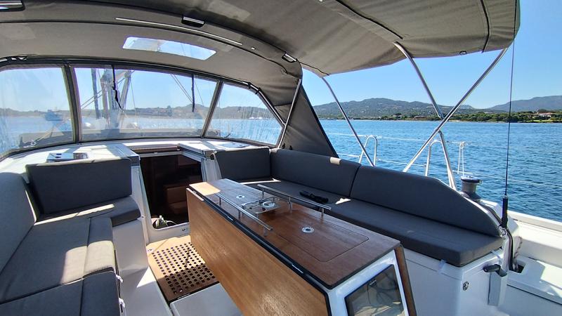 Book yachts online - sailboat - Dufour 530 Owner's Version - Asperula - rent