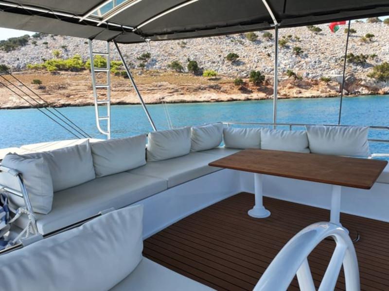Book yachts online - catamaran - Bali 4.8 - Olea Crewed Elegant Pack - rent