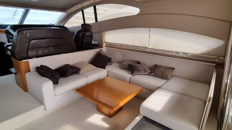 Book yachts online - motorboat - Predator 62 - Ena 1 - rent