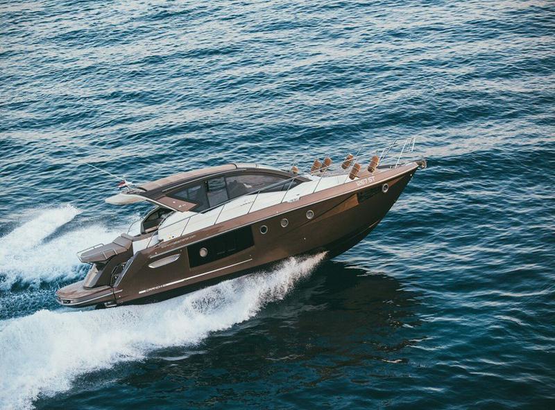 Book yachts online - motorboat - Cranchi M44 HT - Brown Sugar - rent