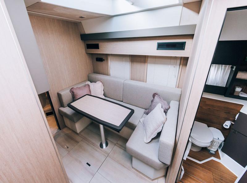 Book yachts online - motorboat - Cranchi M44 HT - Brown Sugar - rent