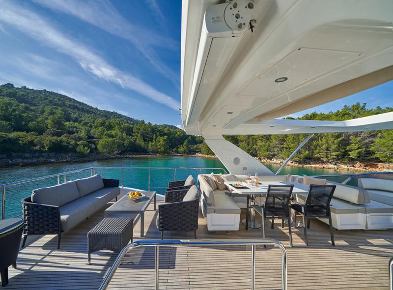 Book yachts online - motorboat - Azimut 72 - Relax of Croatia - rent
