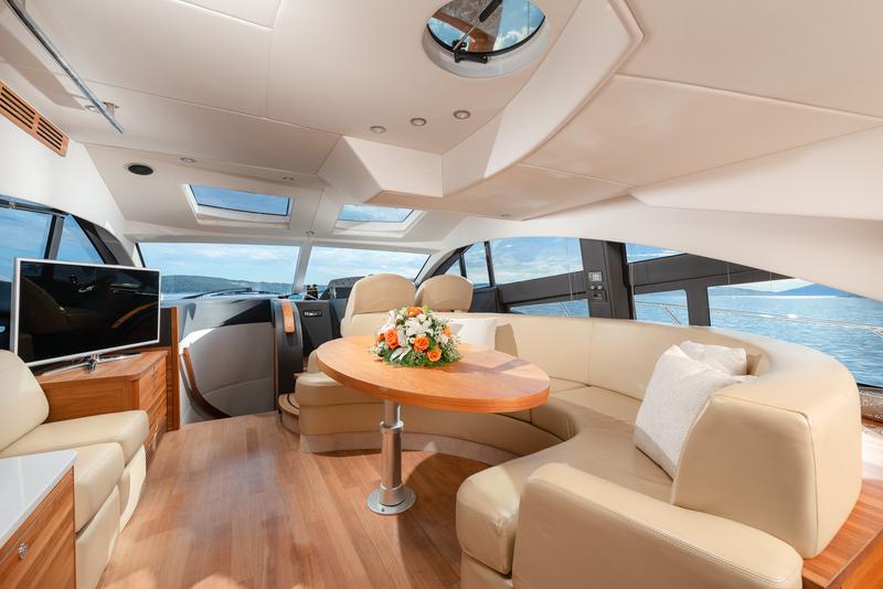 Book yachts online - motorboat - Sealine T 50 - Maja - rent