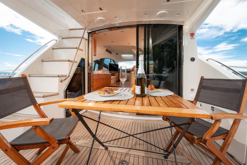 Book yachts online - motorboat - Sealine T 50 - Maja - rent