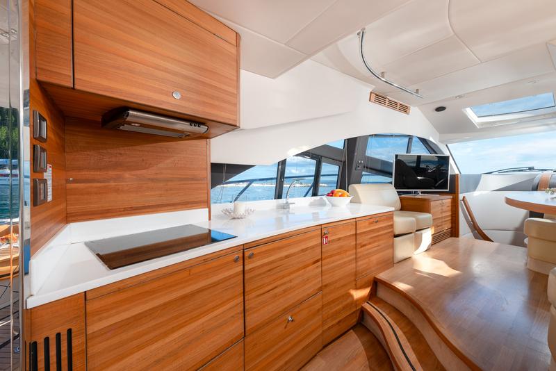 Book yachts online - motorboat - Sealine T 50 - Maja - rent