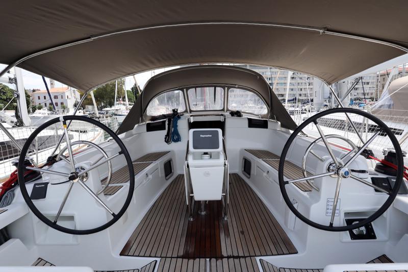 Book yachts online - sailboat - Sun Odyssey 449 - Una Bella Ria - rent