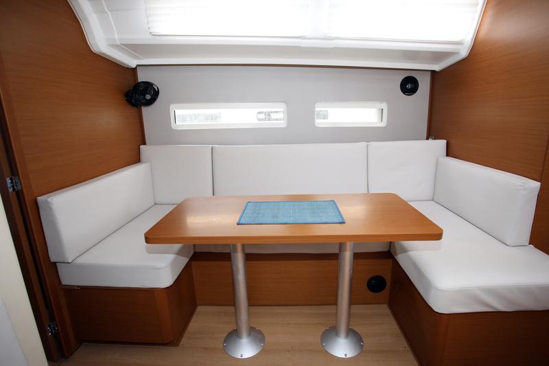 Book yachts online - sailboat - Sun Odyssey 410 - Deba - rent