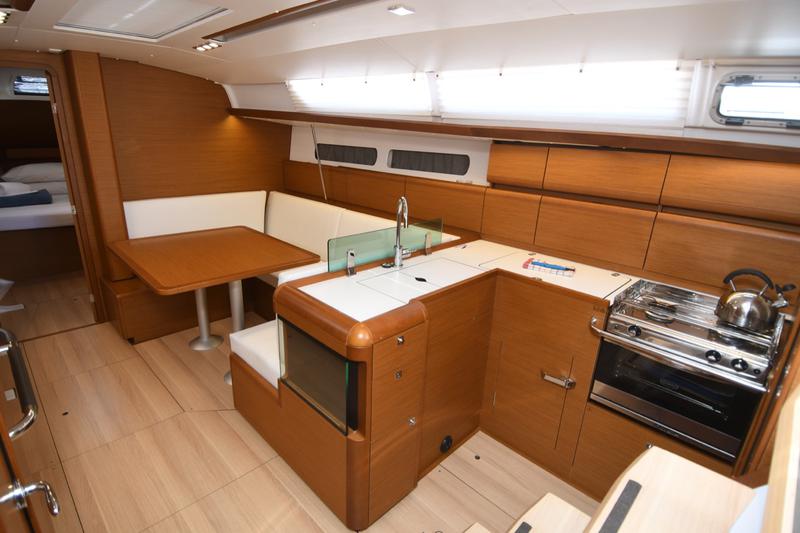 Book yachts online - sailboat - Sun Odyssey 419 - Euros - rent