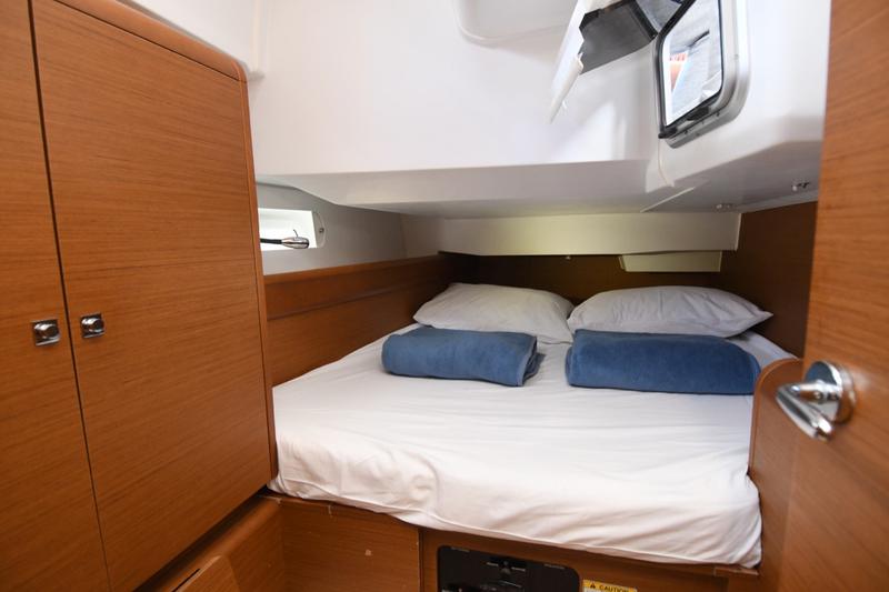 Book yachts online - sailboat - Sun Odyssey 419 - Euros - rent