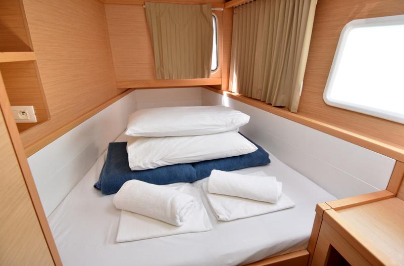 Book yachts online - catamaran - Lagoon 39 - Bakus - rent