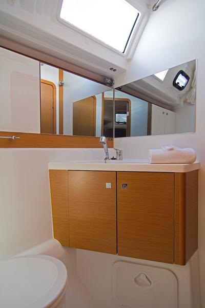 Book yachts online - sailboat - Jeanneau 53 - Omega Kiss  - rent