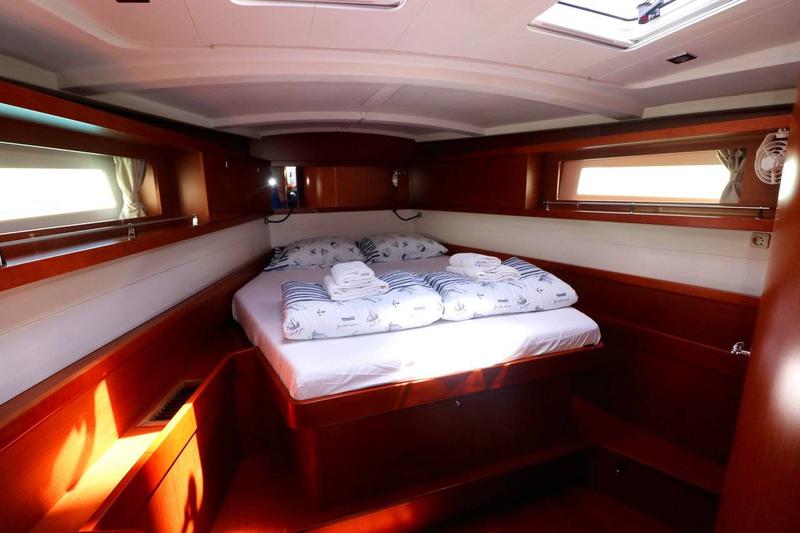 Book yachts online - sailboat - Oceanis 45 M - Nelly - rent