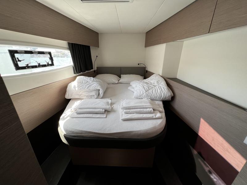 Book yachts online - catamaran - Elba 45 - Angie - rent