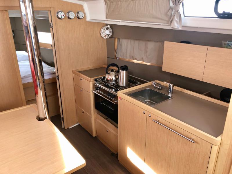 Book yachts online - sailboat - Oceanis 38.1 - Foxy - rent