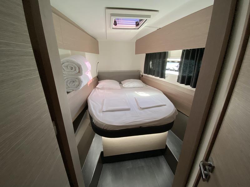 Book yachts online - catamaran - Astréa 42 - Vespera - rent